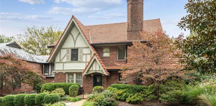 65 Ridgemoor, Clayton
