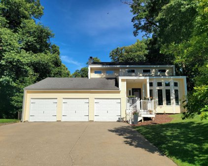 1040 Crest Ridge Court, Minnetrista