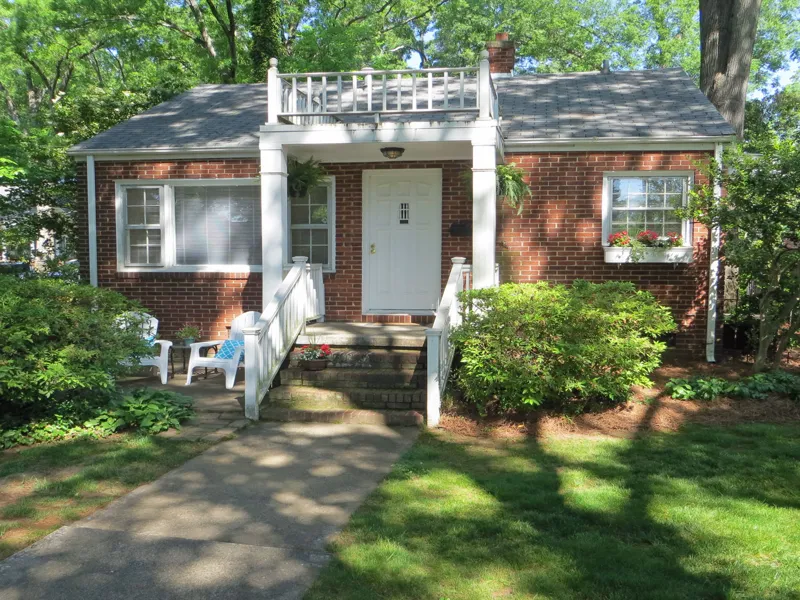 2132 Charlotte Dr