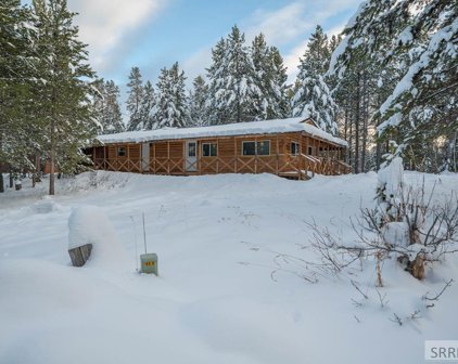 2806 W Pinehaven Drive, Island Park