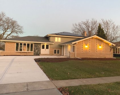 6709 Charleston Drive, Darien