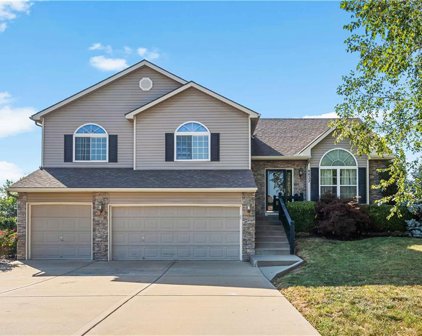 8822 N Essex Drive, Kansas City