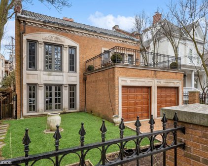 579 W Hawthorne Place, Chicago