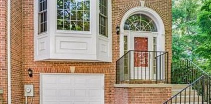 25 Carriage Walk Ct, Gaithersburg