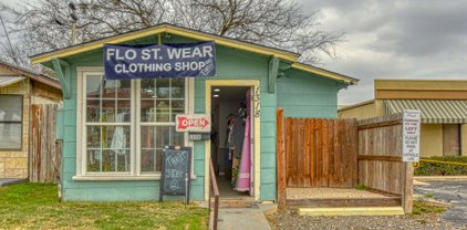 1318 4th St, Floresville