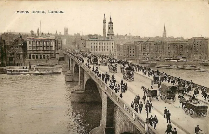The London Bridge in Lake Havasu City before Bridgewater Channel became the center of waterfront activity