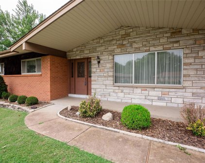 12121 Courtwick  Drive, St Louis