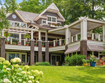 27920 Smithtown Road, Shorewood