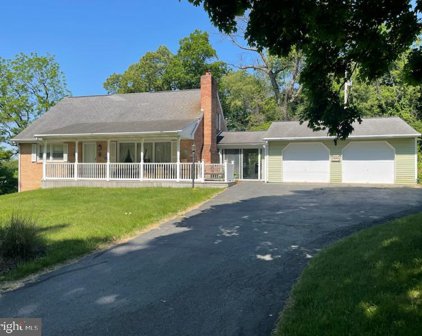 97 Schoolhouse Rd, Middletown