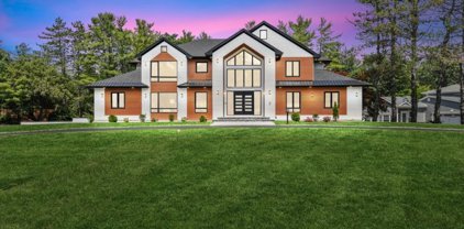 5 Goodhart Dr, Livingston Twp.