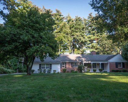 5 E Colonial Road, Wilbraham