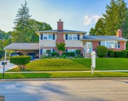 912 Fairway  Ne Drive NE, Vienna image