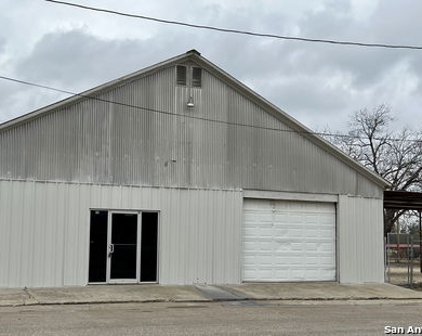 115 N 1st St, Kenedy