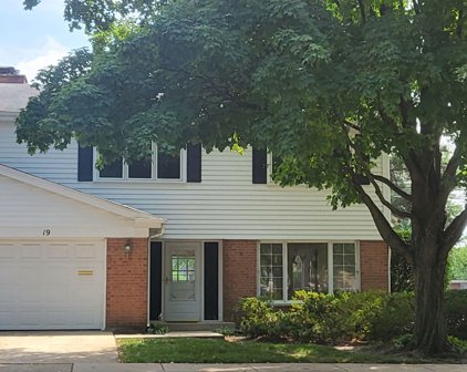 19 S Regency Ct West, Arlington Heights