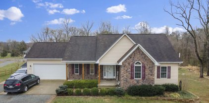 5650 Creekside Xing, Warrenton