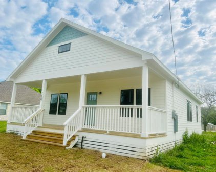 228 N Dixie Street, Brenham