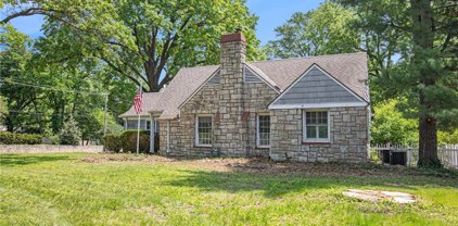 8301 Lee Boulevard, Leawood