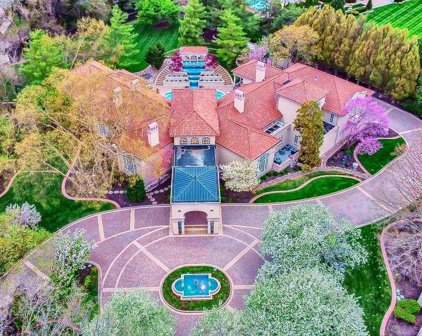 5550 Ward Parkway, Kansas City
