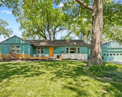 9526 Belinder Road, Leawood