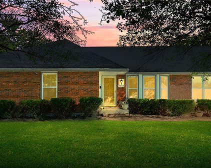 3808 NE Shady Lane Drive, Kansas City