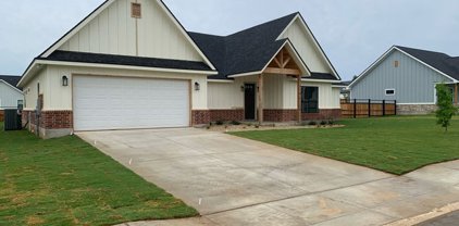 109 W Magnolia Cir, La Vernia
