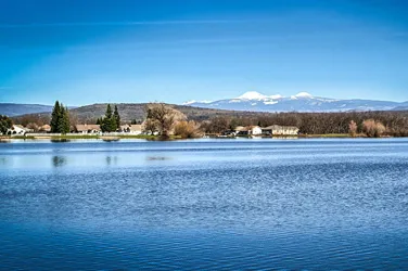 The lake at Lake California gated community & homes for sale just south of Redding CA