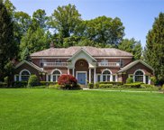 34 Walter Lane, Manhasset image