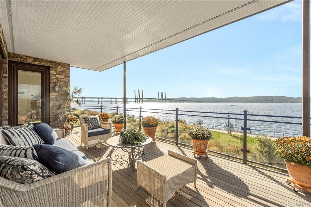 18 Rivers Edge Drive Unit 301, Tarrytown, 10591