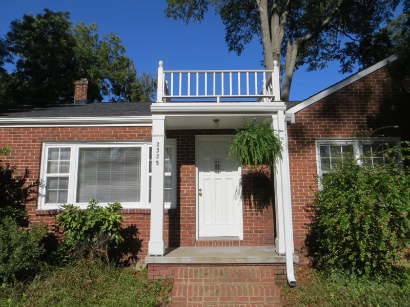 2325 Dilworth Rd W