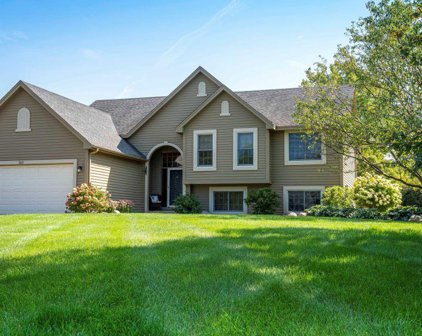 8015 Hemlock Circle, Eden Prairie
