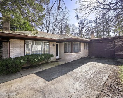112 The Lane, Hinsdale