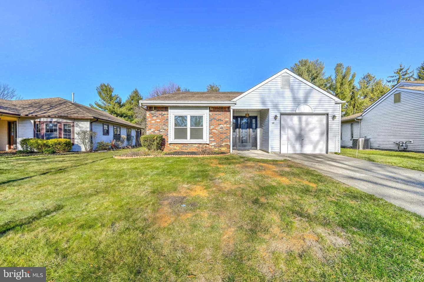 17 Hilltop Ln W, Columbus, 08022