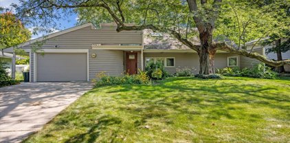 909 Gamon Road, Wheaton