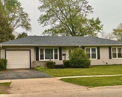 209 Wellington Avenue, Elk Grove Village