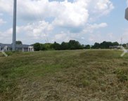 105 S Maiden Ln, White House image