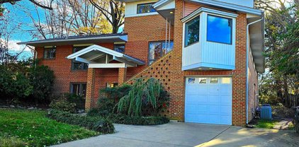 6603 Byrnes Dr, Mclean