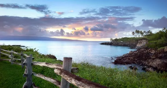 View of the ocean from a cliff in Kapalua