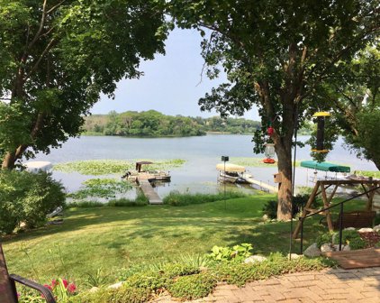 169 Peninsula Road, Medicine Lake