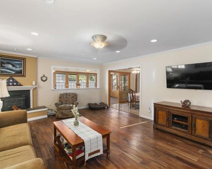 7430 Ballinger Avenue, San Carlos