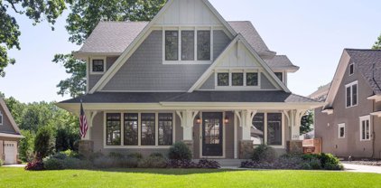 230 Broadway Avenue N, Wayzata