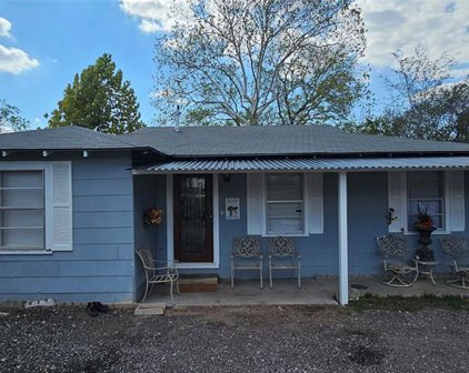107 Avenue A, Willis