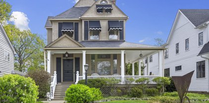 4557 Lawn Avenue, Western Springs