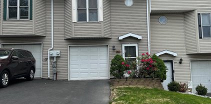 263 Chartwood Dr, Harrisburg