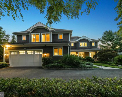 6236 Clearwood Rd, Bethesda