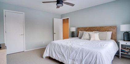 205 Barry Avenue S Unit #302, Wayzata