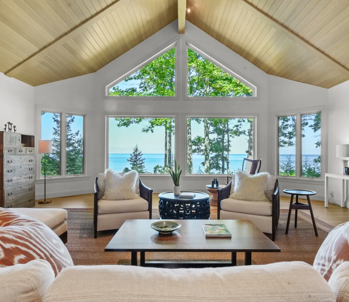LIVING ROOM WITH LAKE VIEW