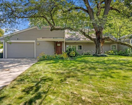 909 Gamon Road, Wheaton