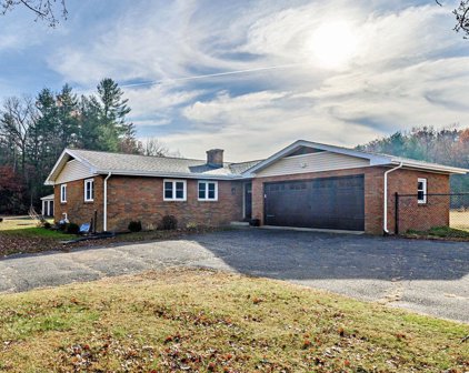 555 Holyoke Rd, Westfield