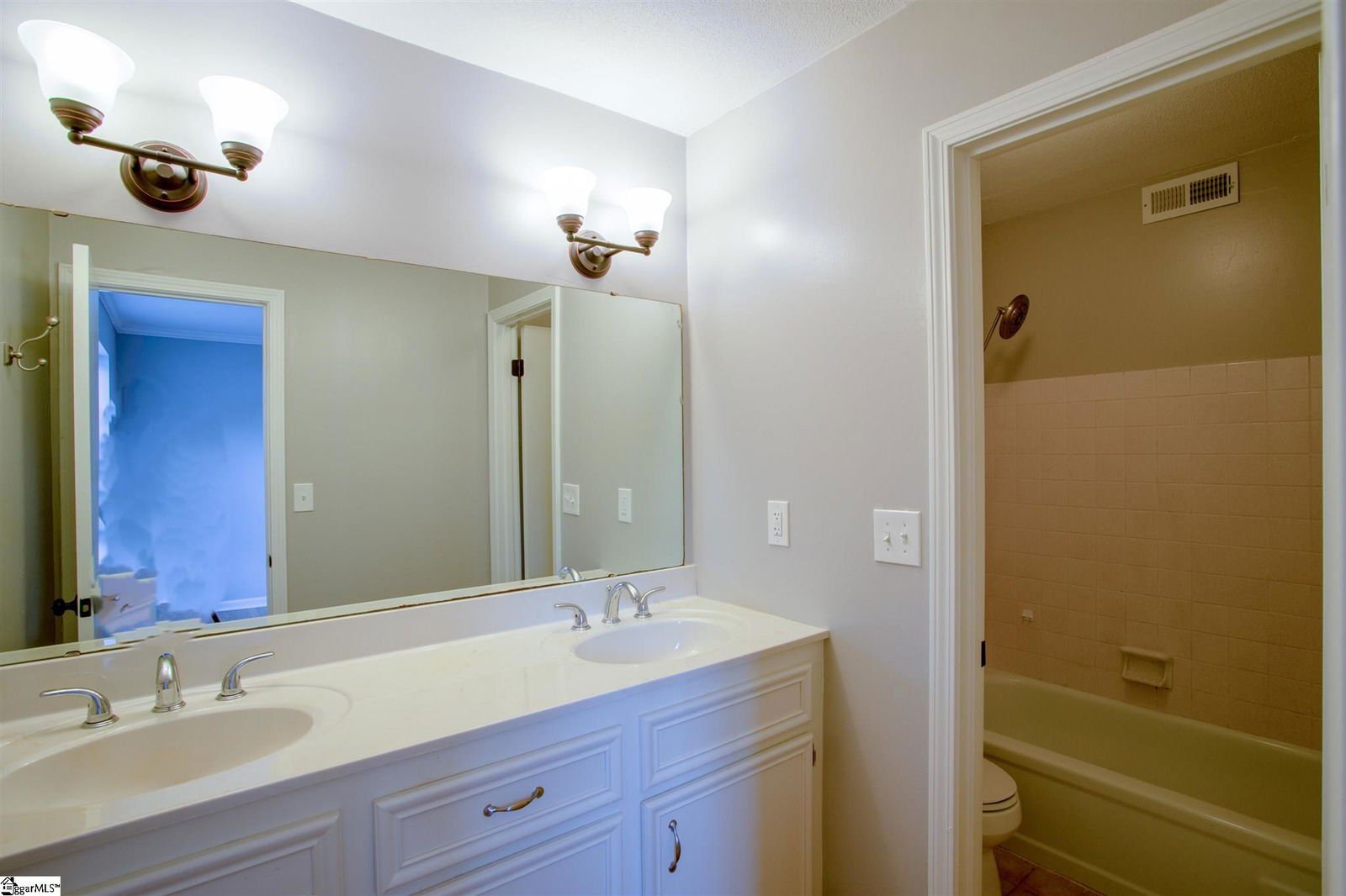 MLS 1451713 Riverbend Condos 925 Cleveland Street Unit Unit 269