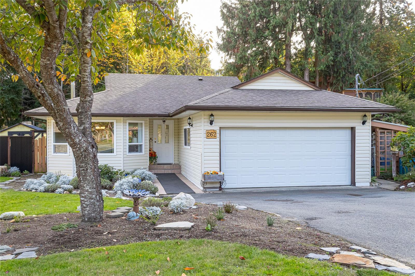 262 River Rd, Lake Cowichan, V0R 2G0